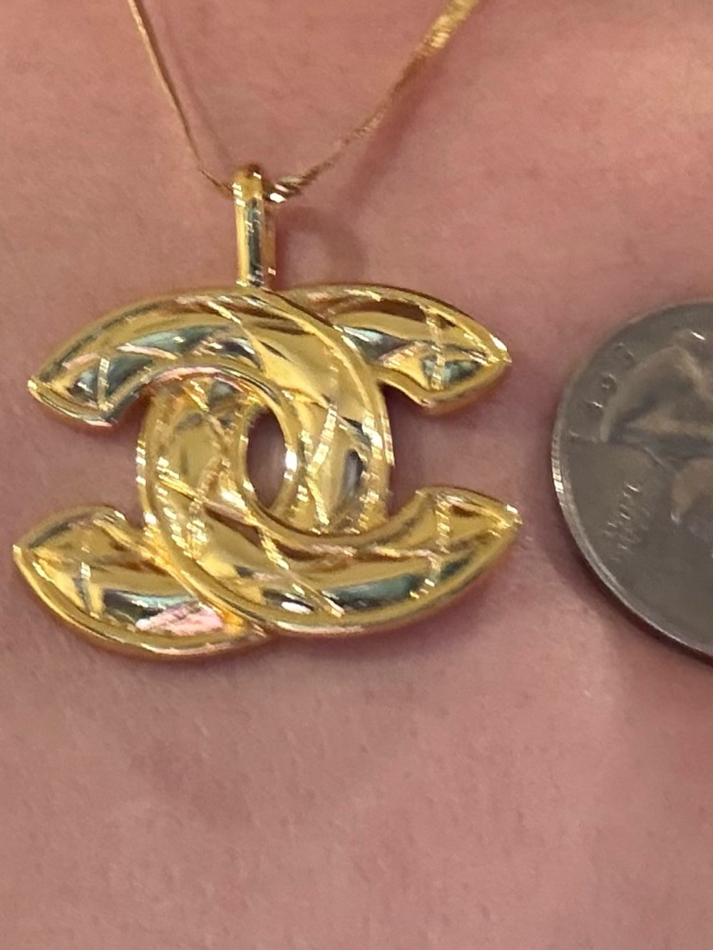 CHANEL Gold Interlocking CC Pendant Necklace - Picture 7 of 7